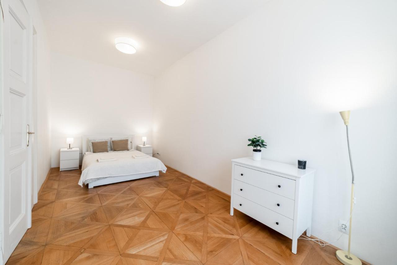 Exclusive Near Kafka's Head Appartement Prague